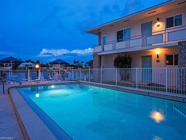2500  Gulf Shore N BLVD, Naples, FL 34103