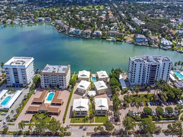 2500  Gulf Shore N BLVD, Naples, FL 34103