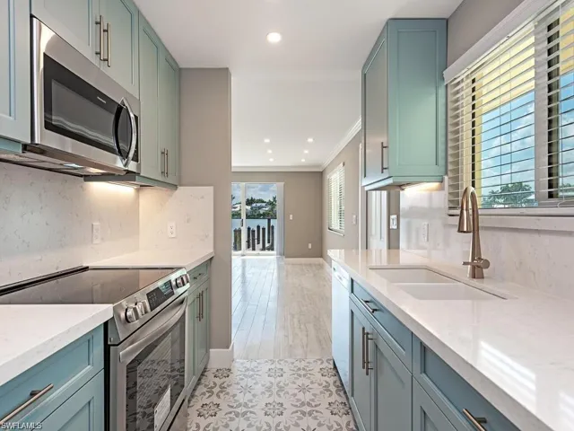 2500  Gulf Shore N BLVD, Naples, FL 34103