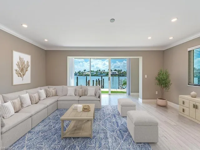 2500  Gulf Shore N BLVD, Naples, FL 34103