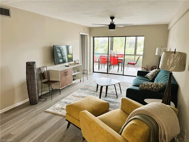 Sliding wall to Lanai