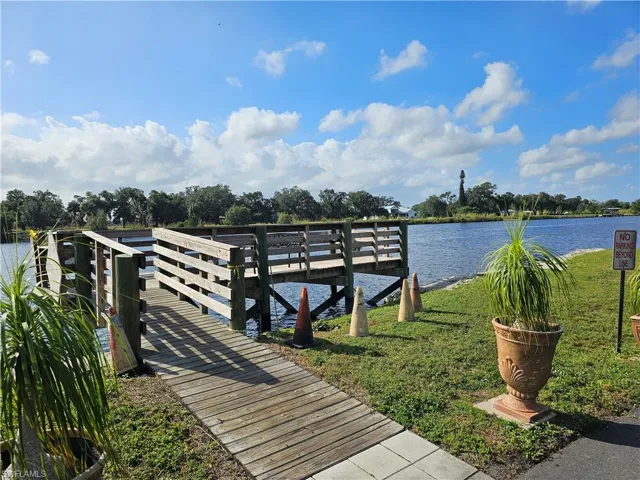 Fishing pier on the Caloosahatchee river