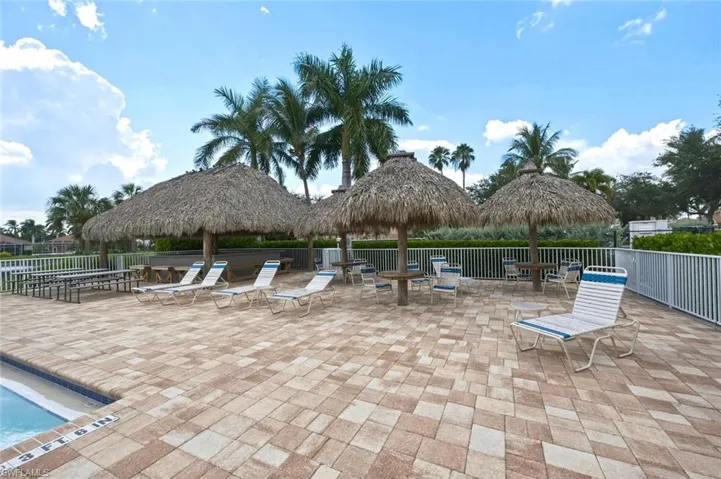 Club house Pool