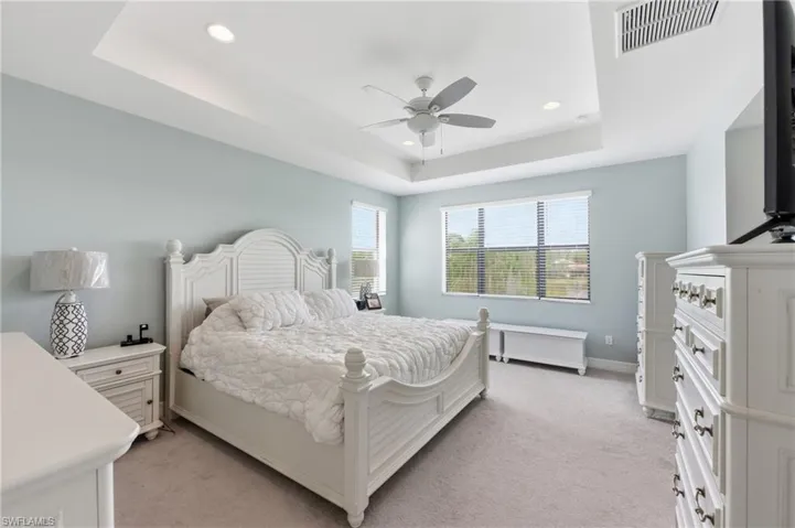 Recessed tray ceiling with a ceiling fan