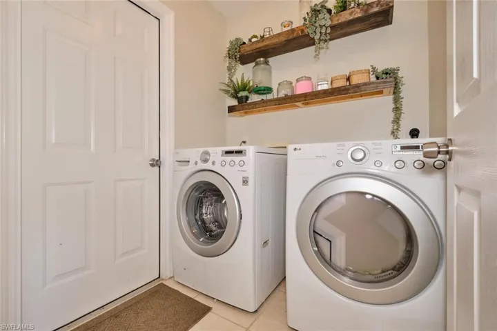 Laundry Room w/washer/dryer
