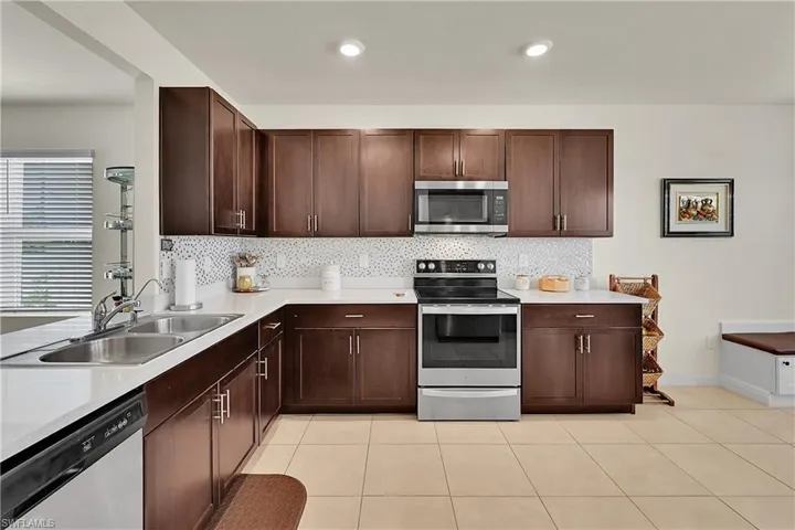 1616 Ne 6th Pl, Cape Coral, Florida 33909