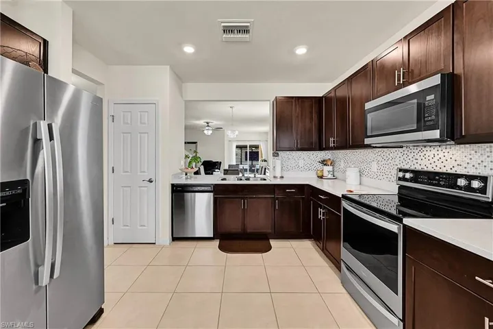 1616 Ne 6th Pl, Cape Coral, Florida 33909