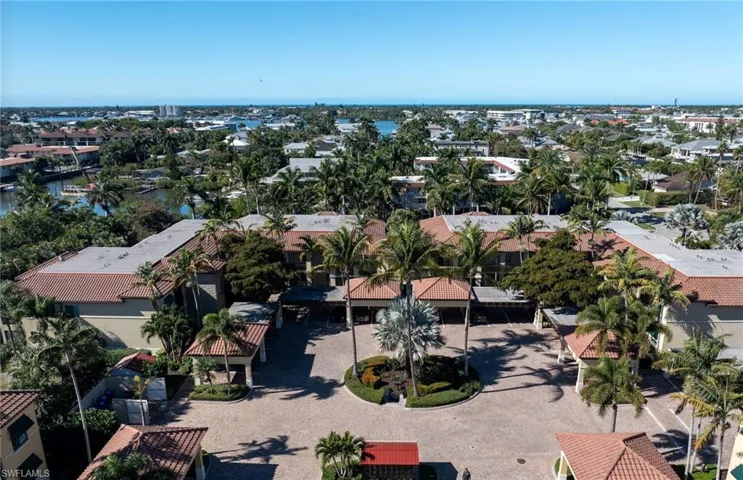 The Cottages at The Naples Bay Resort with proximity to Naples Bay
