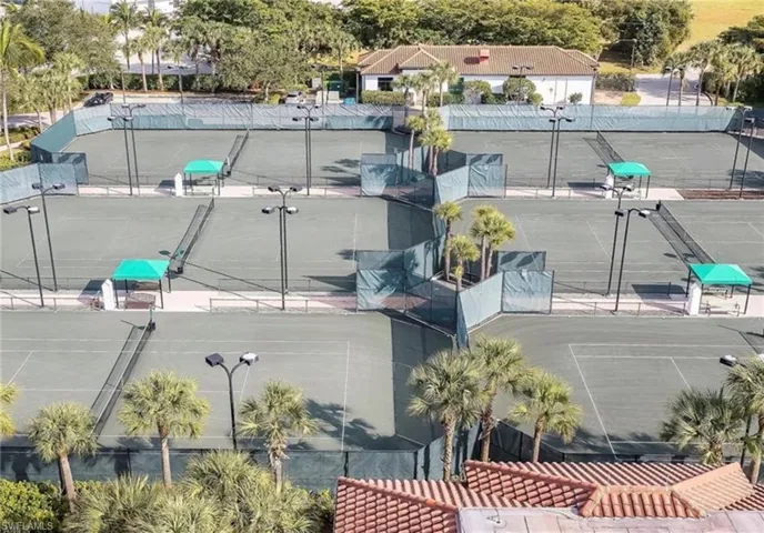6 Har-Tru tennis courts with on-site pro and pro shop