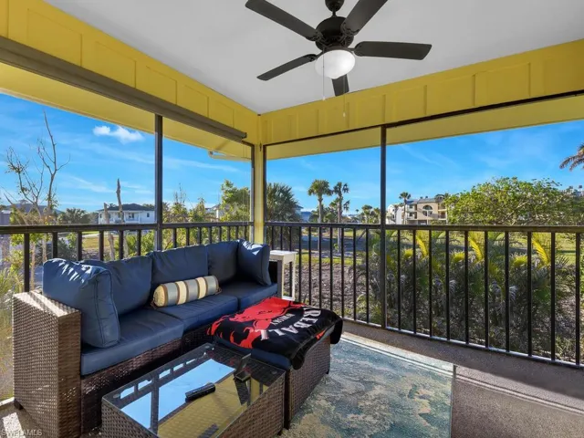 21602 Sunroom featuring ceiling fan