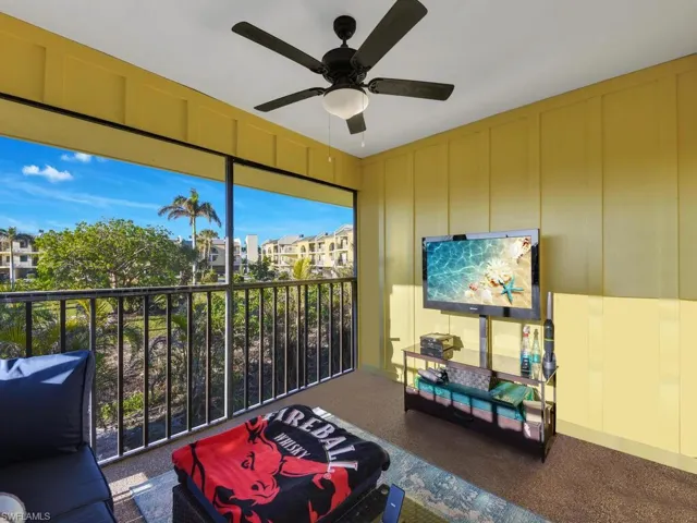 21602 Sunroom with ceiling fan