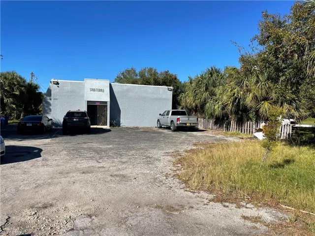 1261  Lamar  RD, North Fort Myers, FL 33903