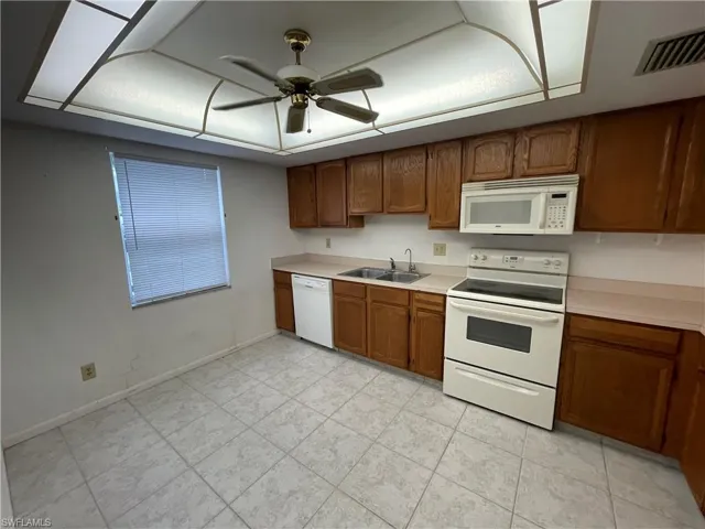 1615 Se 46th Ln 107, Cape Coral, Florida 33904