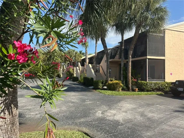 4001  Ice Castle  WAY, Naples, FL 34112