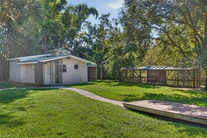 detached building 2 and chicken coop