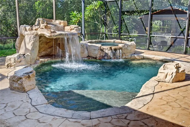 Pool, Spa and grotto
