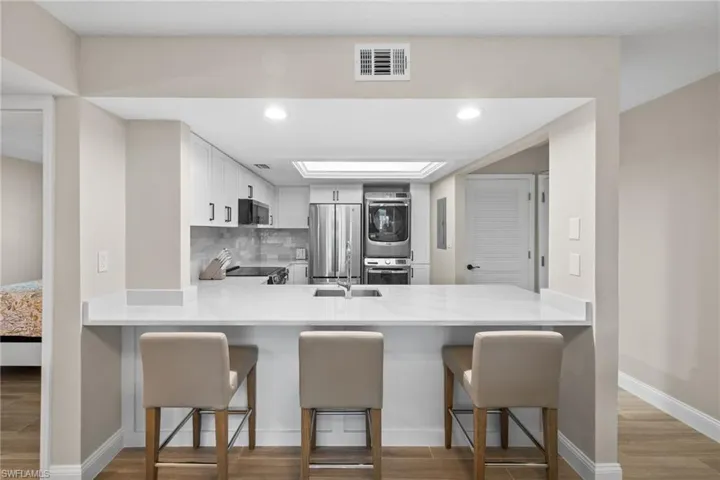 Kitchen/Breakfast Bar