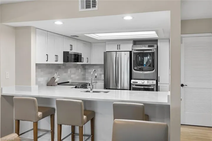 Kitchen/Breakfast Bar