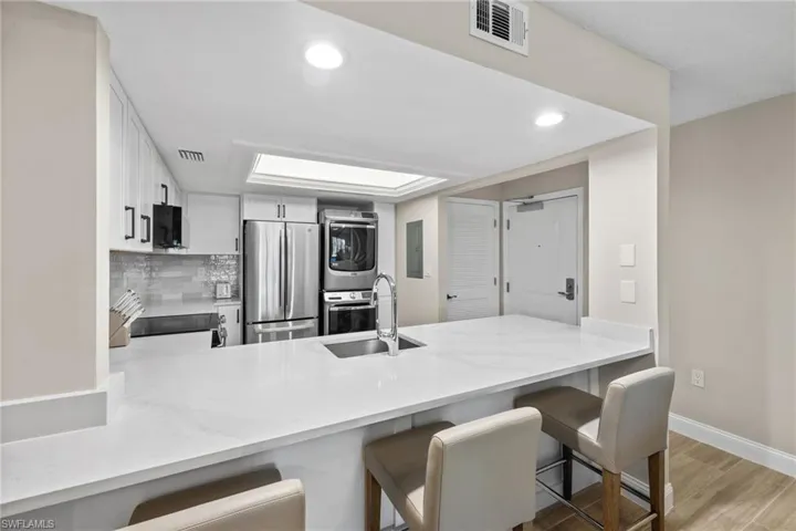 Kitchen/Breakfast Bar