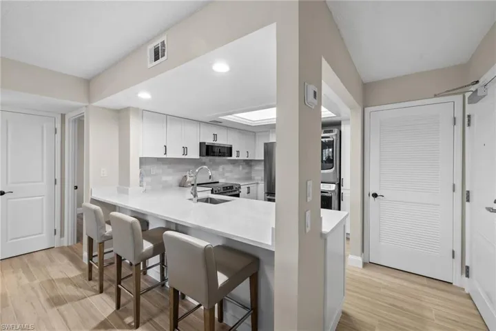 Kitchen/Breakfast Bar