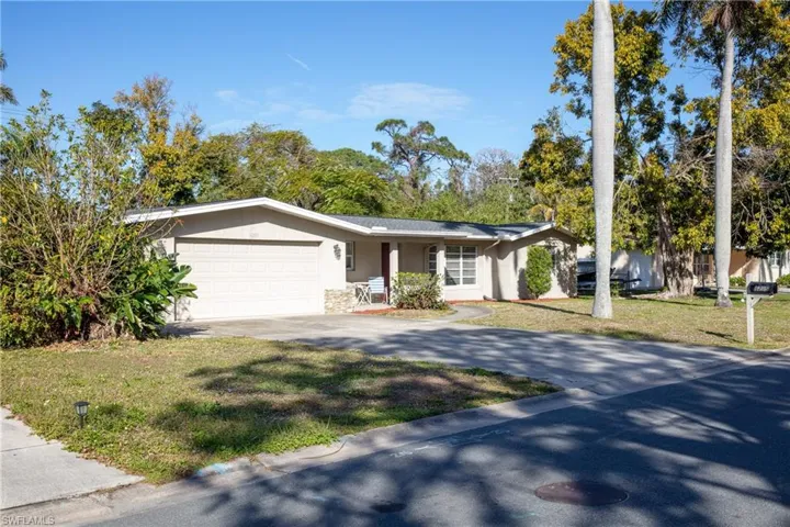 6205  Saint Andrews N CIR, Fort Myers, FL 33919