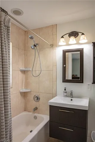 6205  Saint Andrews N CIR, Fort Myers, FL 33919