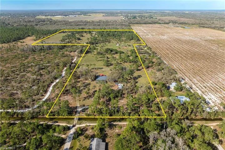 Birds eye view of property featuring a rural view