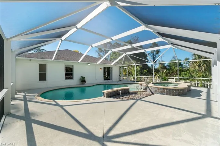 560  12th SE ST, Naples, FL 34117