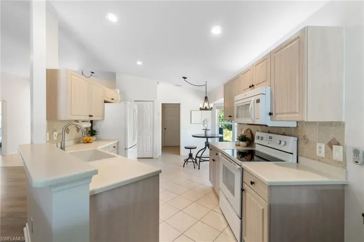 560  12th SE ST, Naples, FL 34117
