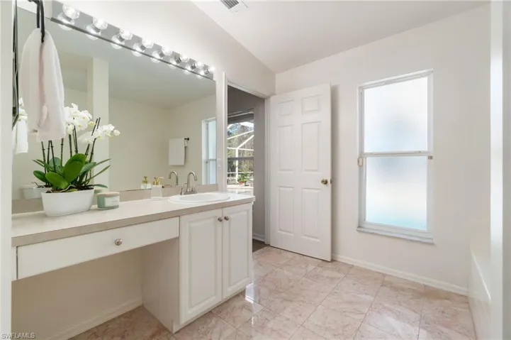 560  12th SE ST, Naples, FL 34117