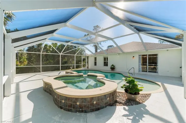 560  12th SE ST, Naples, FL 34117