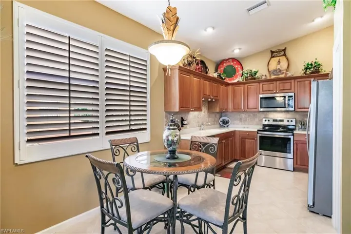 Kitchen and breakfast area