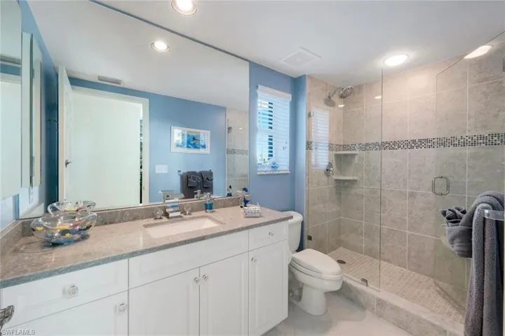 Guest Bedroom with En-Suite Bath
