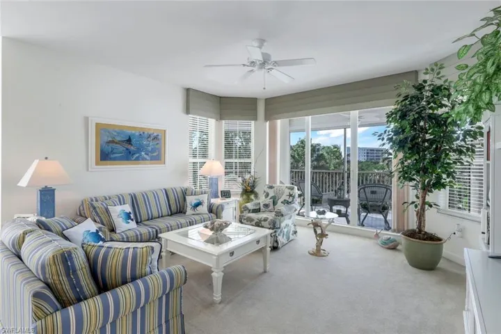 Living Room & Lanai - Lots of Light