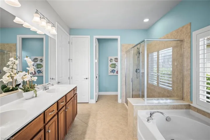 8629  Julia  LN, Naples, FL 34114