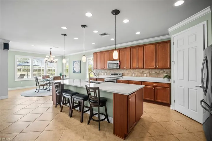 8629  Julia  LN, Naples, FL 34114