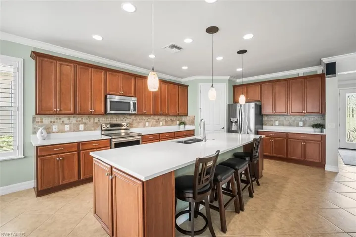 8629  Julia  LN, Naples, FL 34114
