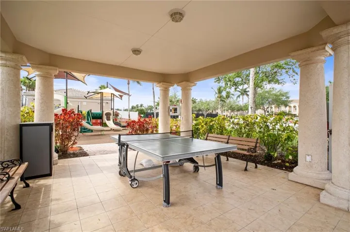 8629  Julia  LN, Naples, FL 34114