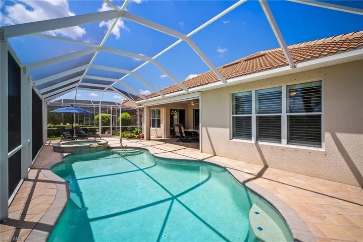 8629  Julia  LN, Naples, FL 34114