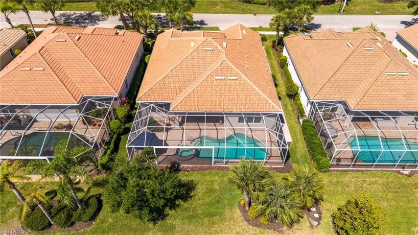 8629  Julia  LN, Naples, FL 34114