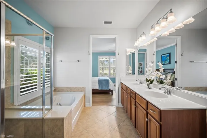 8629  Julia  LN, Naples, FL 34114