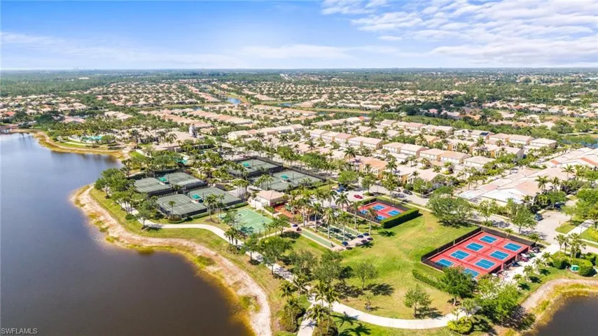 8629  Julia  LN, Naples, FL 34114