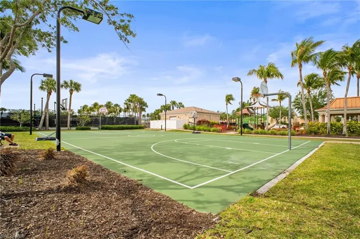8629  Julia  LN, Naples, FL 34114