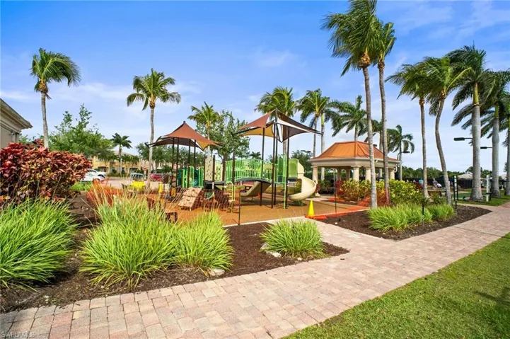 8629  Julia  LN, Naples, FL 34114