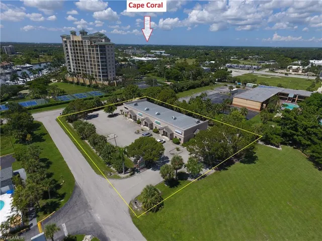 3351  Marinatown  LN, North Fort Myers, FL 33903