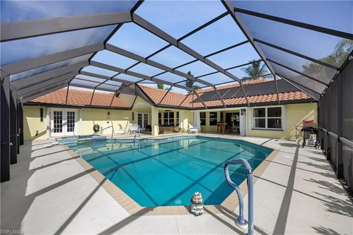 9986 Mar Largo Cir, Fort Myers, Florida 33919