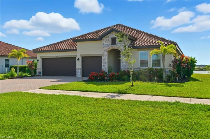 2055  Grove  DR, Naples, FL 34120