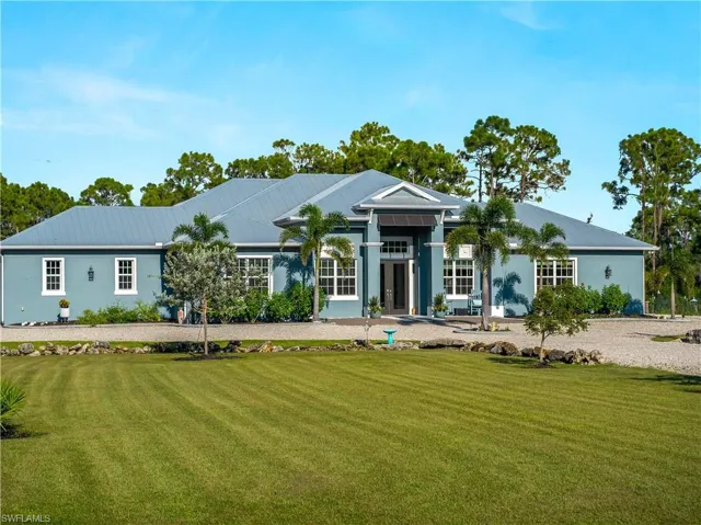 View of front of property featuring a front yard