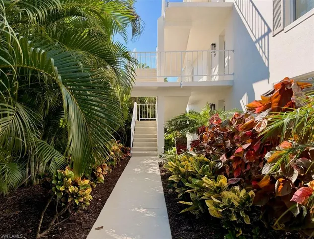 322 Harbour Dr 104d, Naples, Florida 34103