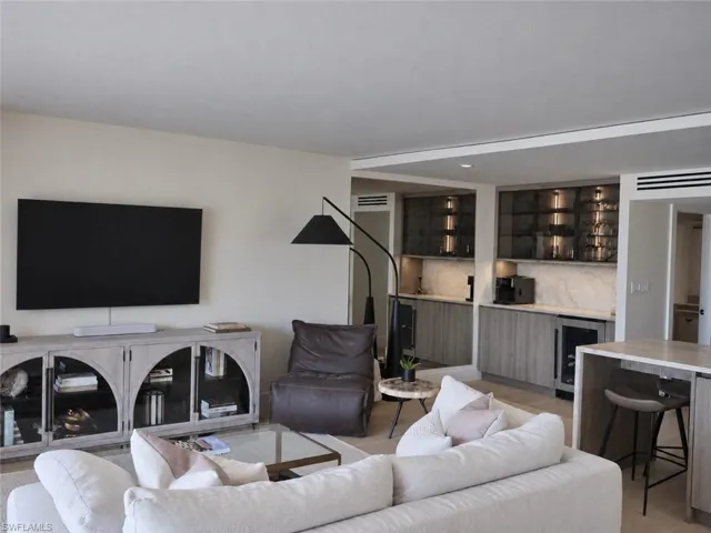 322 Harbour Dr 104d, Naples, Florida 34103